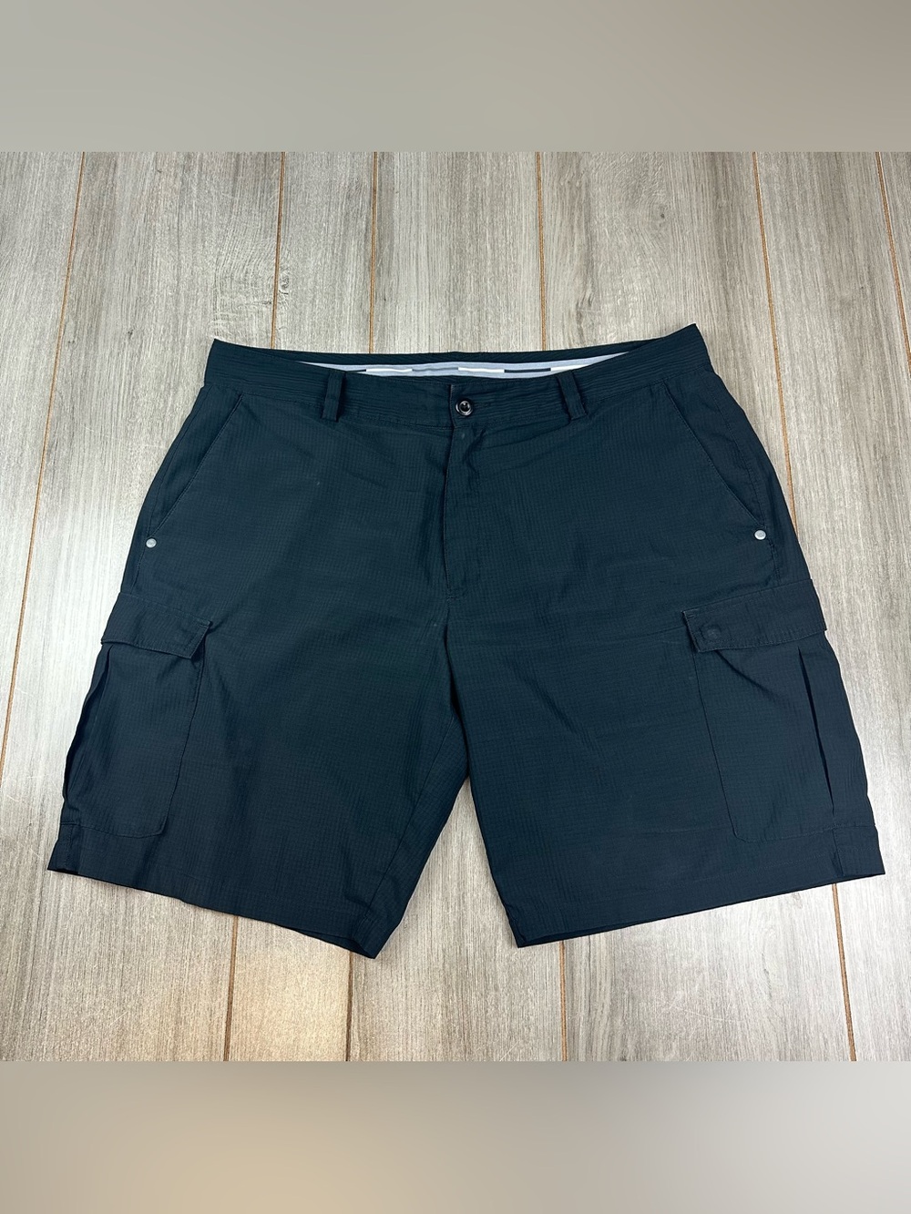 Under Armour Cargo Shorts 38 Ripstop Black *flaw